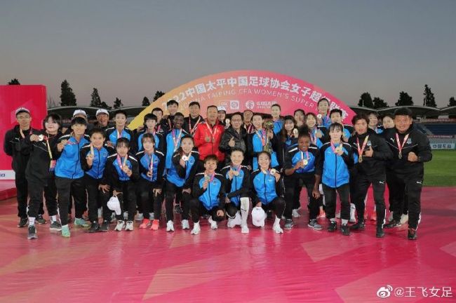 马卡报表示维尼修斯希望能够在年底复出，但是皇马队医以及教练组阻止了巴西人这么做，他们希望球员保持耐心。
